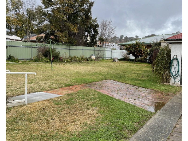 93 Capper Street, Tumut NSW 2720