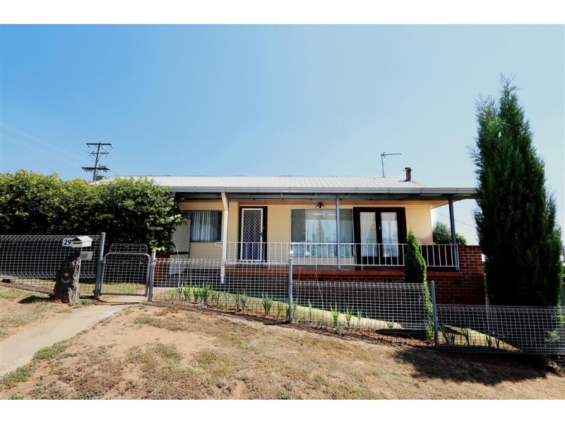 29 Corralyn Avenue, Batlow NSW 2730