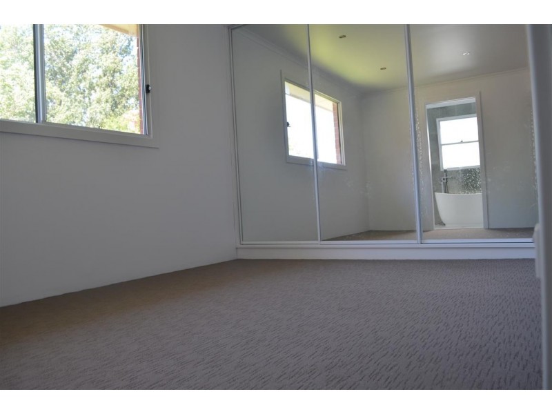 4 Robertson Street, Tumut NSW 2720