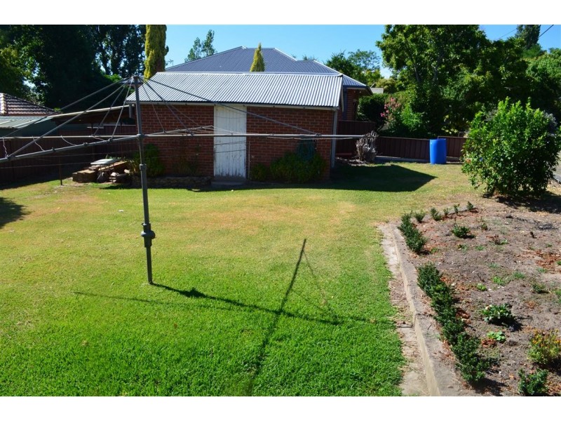 4 Robertson Street, Tumut NSW 2720