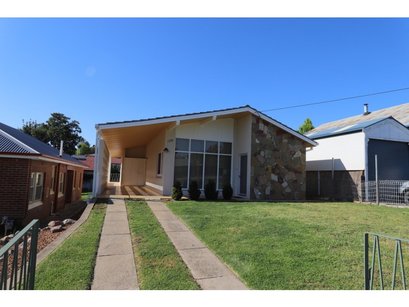 170 Wynyard Street, Tumut NSW 2720