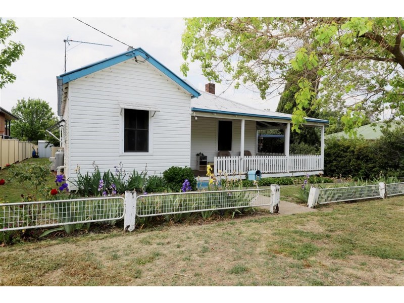 48 Lynch Street, Adelong NSW 2729