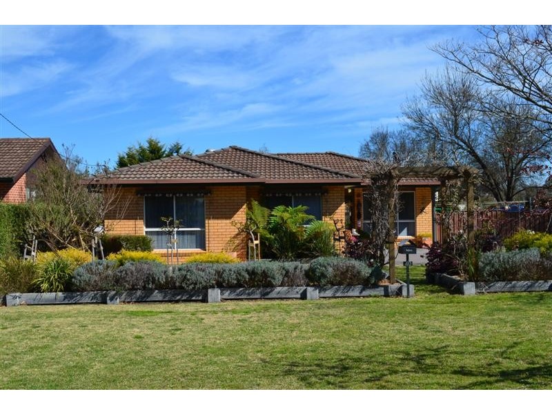 40 Selwyn Street, Adelong NSW 2729