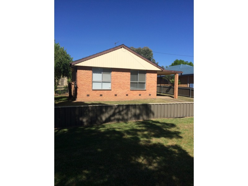 227 Simpson Street, Tumut NSW 2720
