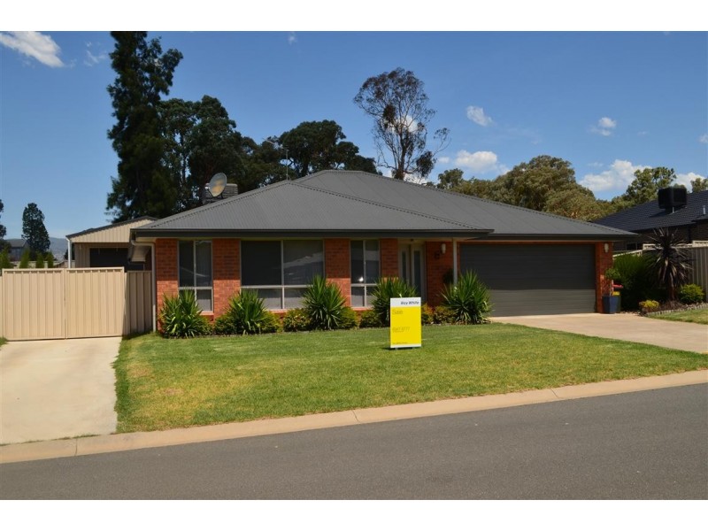 51 Jeffery Circuit, Tumut NSW 2720