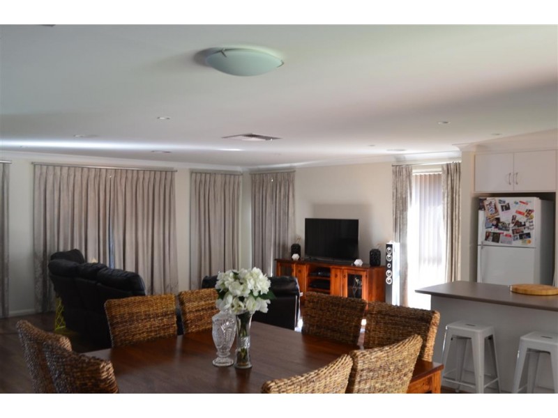 51 Jeffery Circuit, Tumut NSW 2720