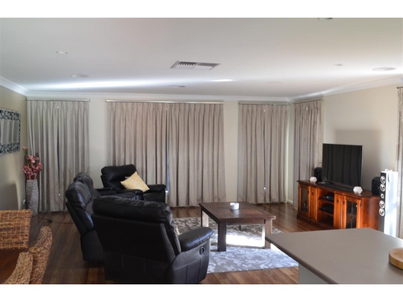 51 Jeffery Circuit, Tumut NSW 2720