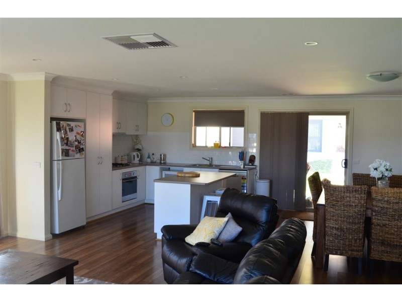 51 Jeffery Circuit, Tumut NSW 2720