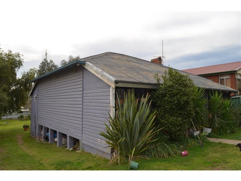 75 Clarke Street, Tumut NSW 2720