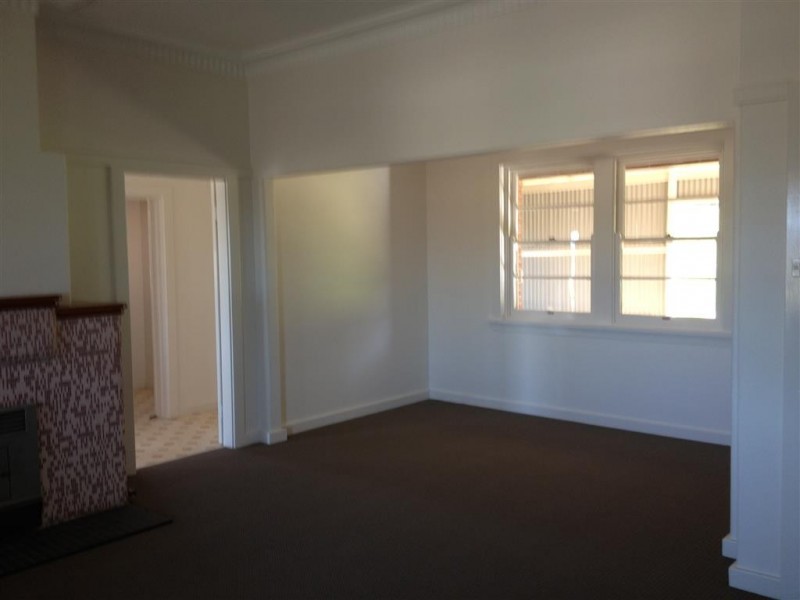 73 Lambie Street, Tumut NSW 2720