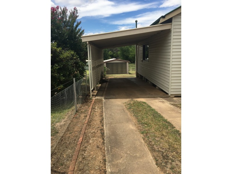 184 Capper Street, Tumut NSW 2720