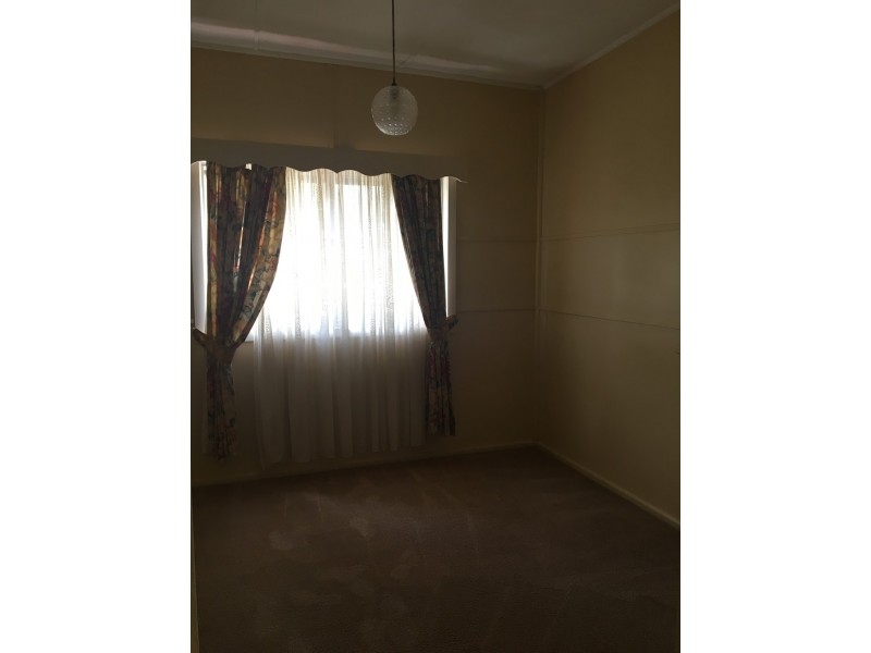 184 Capper Street, Tumut NSW 2720