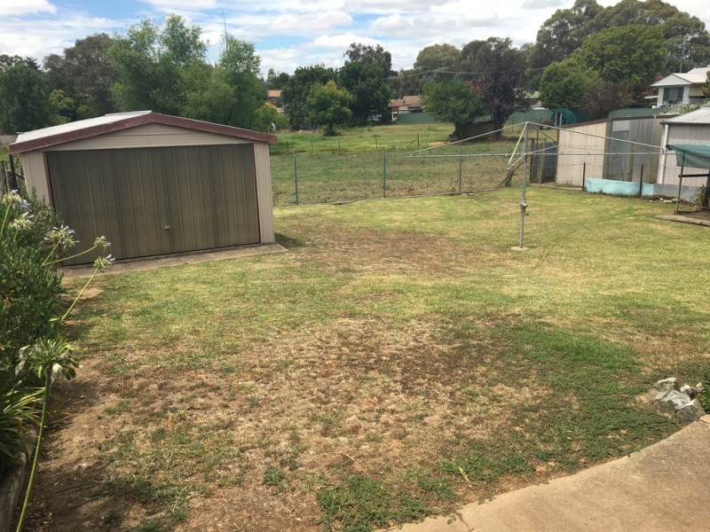 184 Capper Street, Tumut NSW 2720