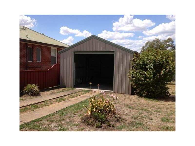 24 Fitzroy Street, Tumut NSW 2720