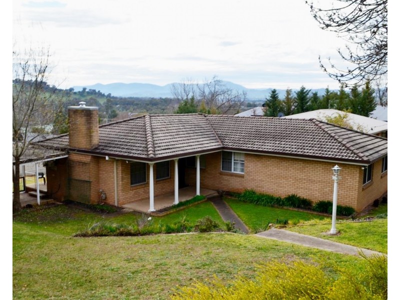31 Clarke Street, Tumut NSW 2720