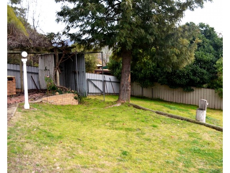 31 Clarke Street, Tumut NSW 2720