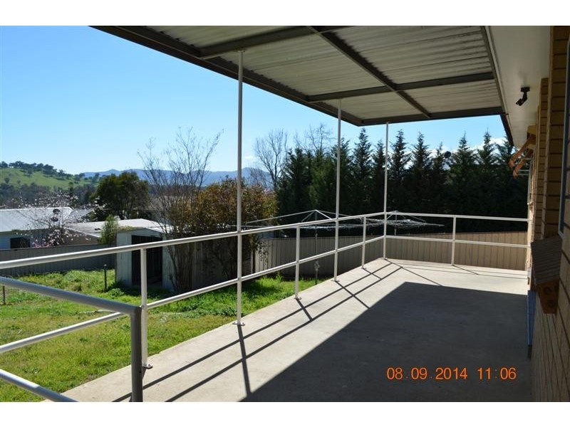 31 Clarke Street, Tumut NSW 2720