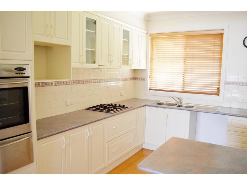 53 Carey Street, Tumut NSW 2720