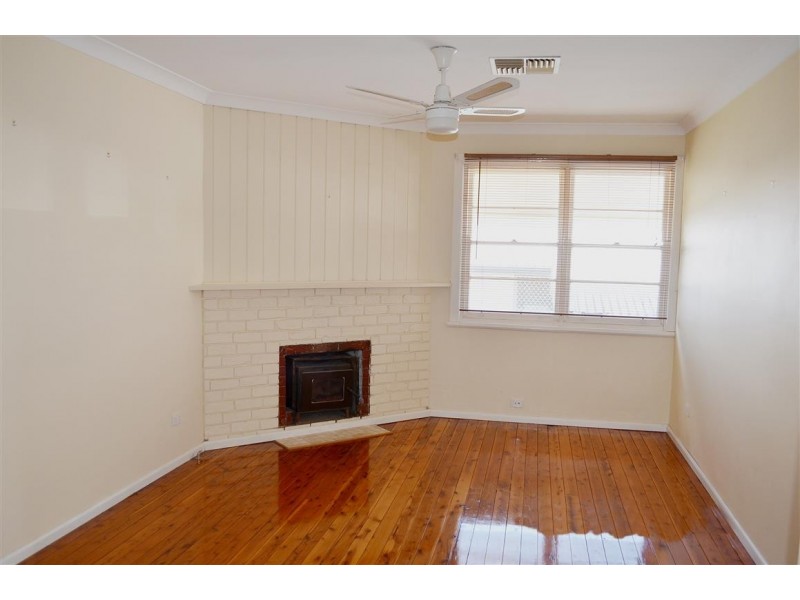 53 Carey Street, Tumut NSW 2720