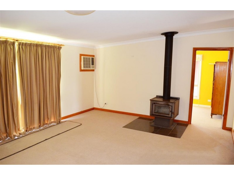 53 Carey Street, Tumut NSW 2720