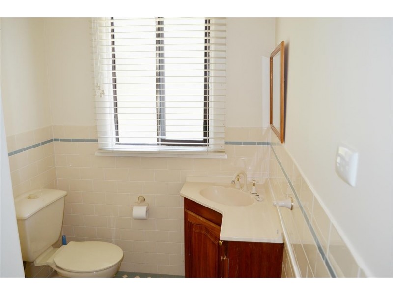 53 Carey Street, Tumut NSW 2720