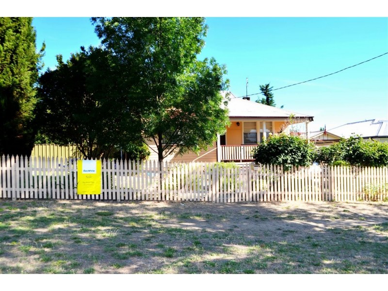 53 Carey Street, Tumut NSW 2720