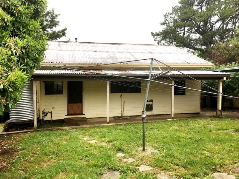 8 Pioneer Street, Batlow NSW 2730