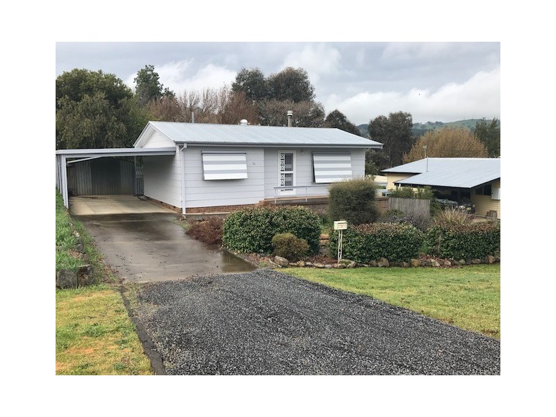 28 Lockhart Street, Adelong NSW 2729