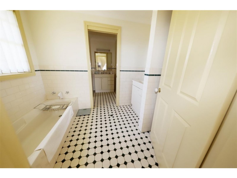 2 Coolamine Circuit, Tumut NSW 2720