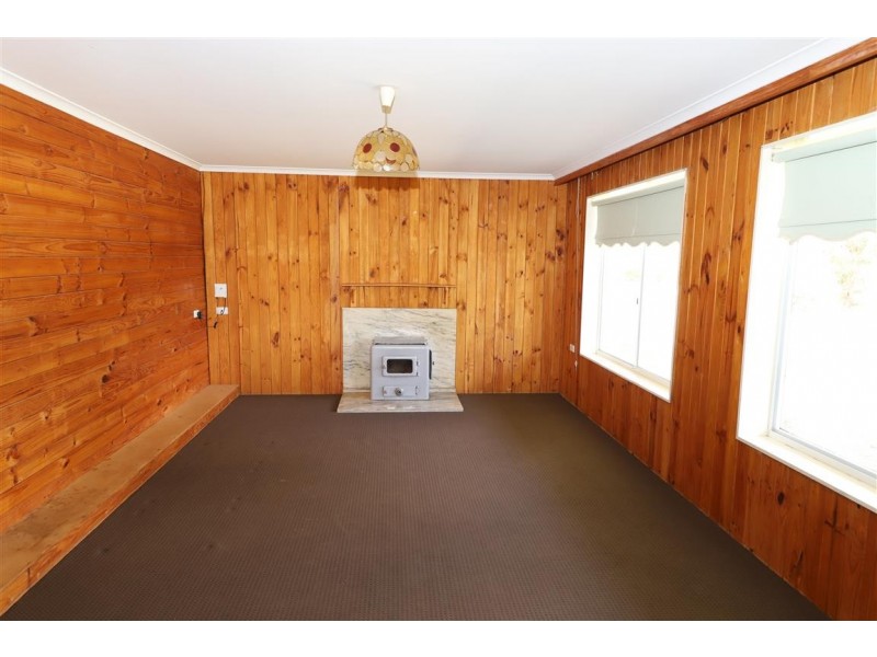 15 Camp Street, Adelong NSW 2729