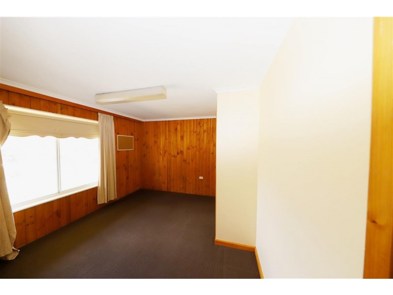 15 Camp Street, Adelong NSW 2729