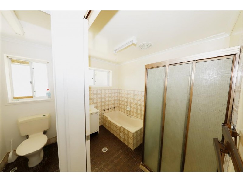 15 Camp Street, Adelong NSW 2729