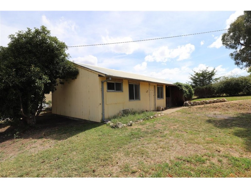 4 Camp Street, Adelong NSW 2729