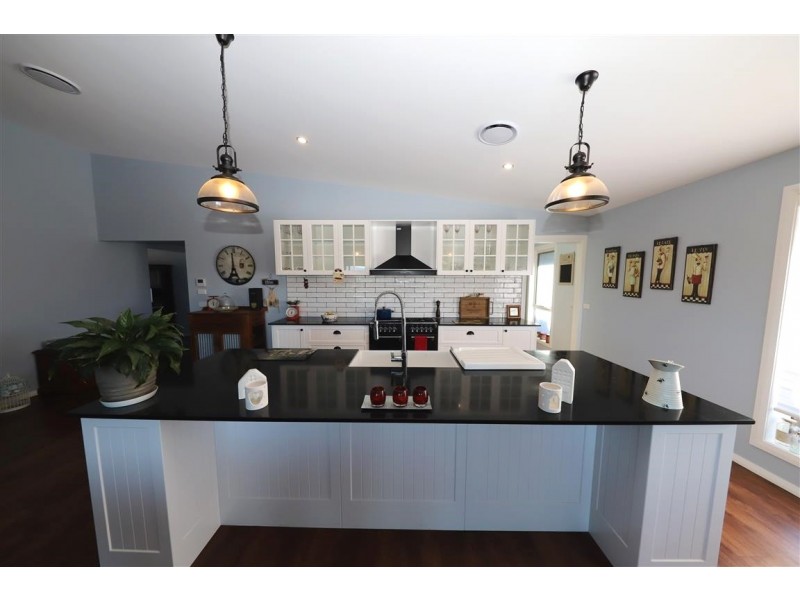 10 Lindbeck Avenue, Tumut NSW 2720