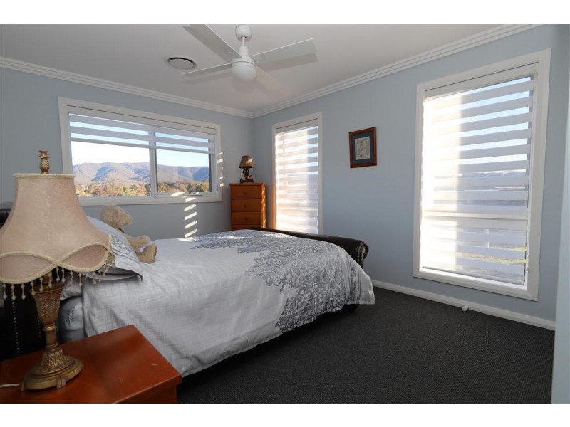 10 Lindbeck Avenue, Tumut NSW 2720