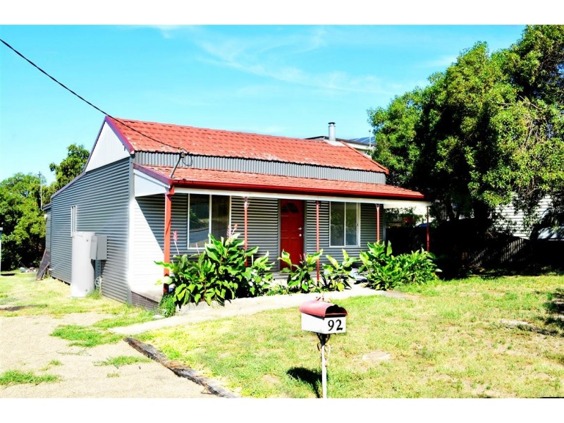 92 Simpson Street, Tumut NSW 2720