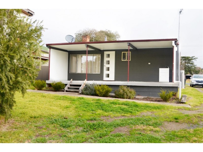 92 Simpson Street, Tumut NSW 2720