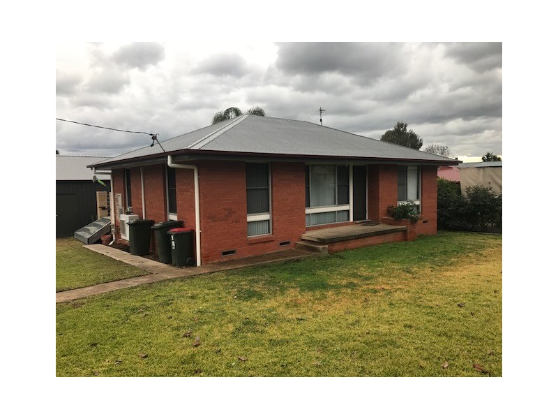 22 PINE STREET, Tumut NSW 2720