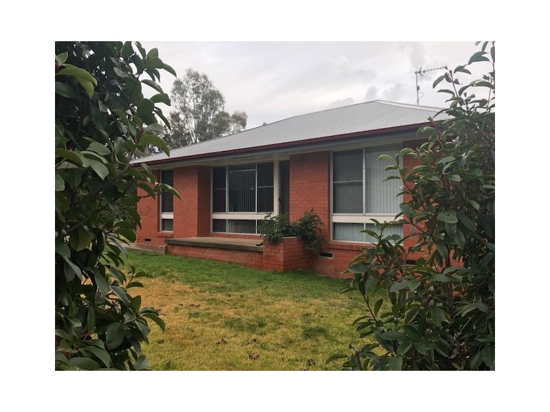 22 PINE STREET, Tumut NSW 2720
