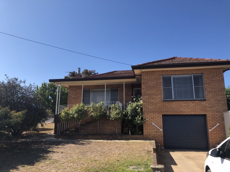 137 Lambie Street, Tumut NSW 2720