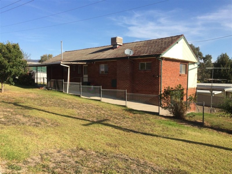 84 Carey Street, Tumut NSW 2720