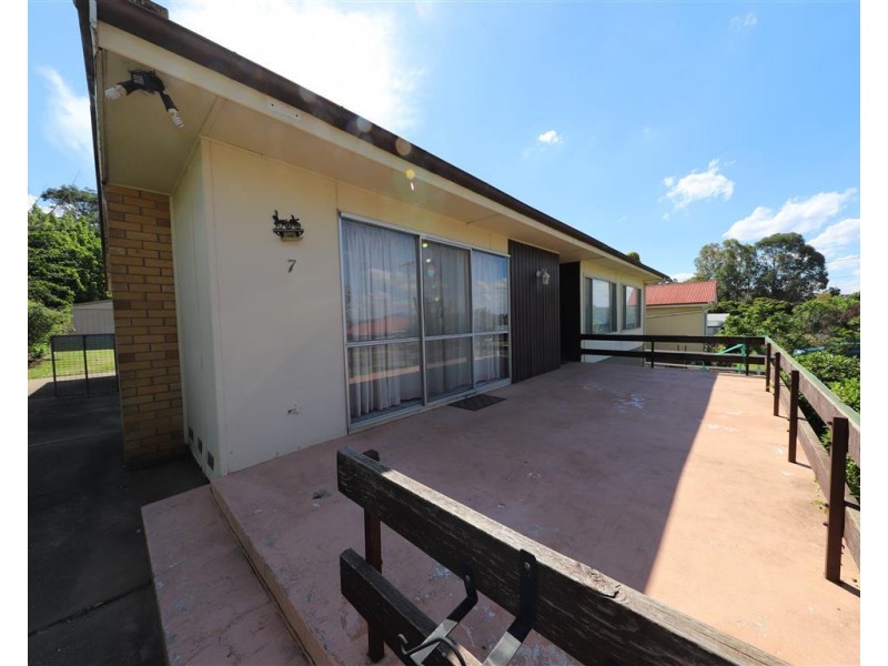 7 Charles street, Tumut NSW 2720