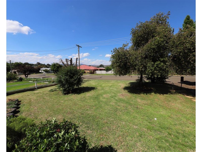 7 Charles street, Tumut NSW 2720