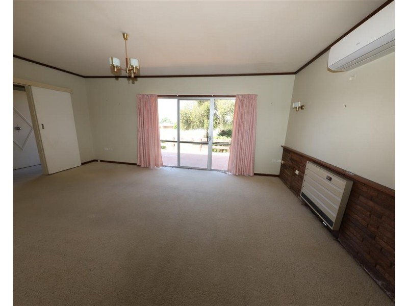 7 Charles street, Tumut NSW 2720