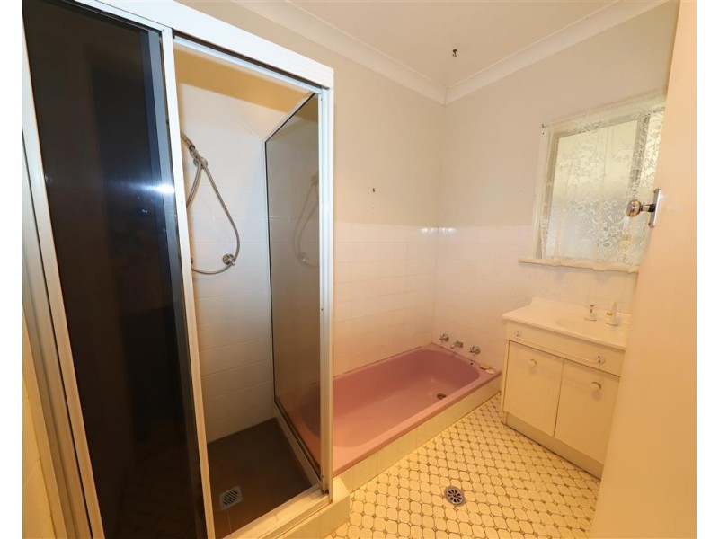 7 Charles street, Tumut NSW 2720