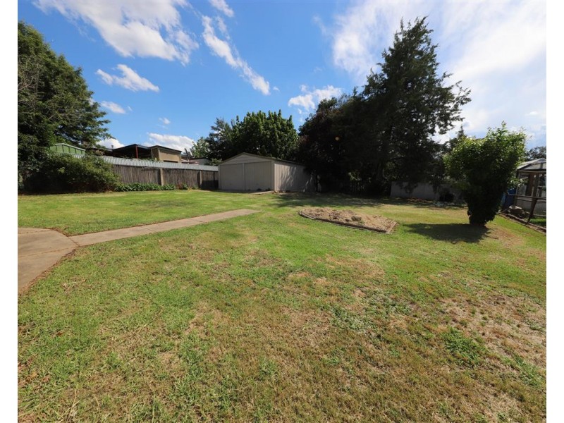 7 Charles street, Tumut NSW 2720