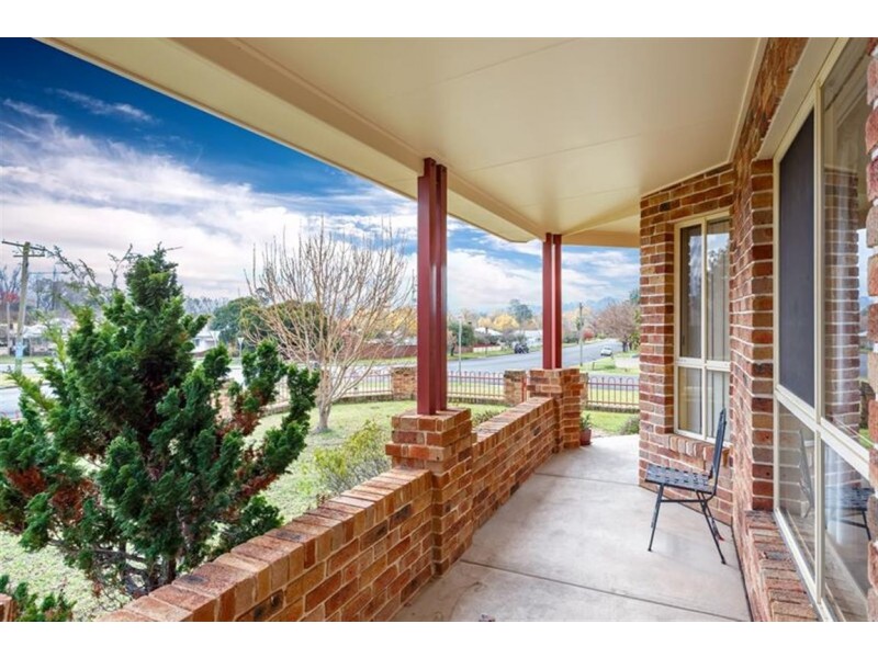 20 Howick Street, Tumut NSW 2720