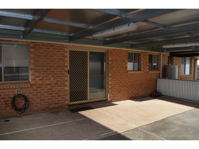 11 Bottlebrush Drive, Tumut NSW 2720
