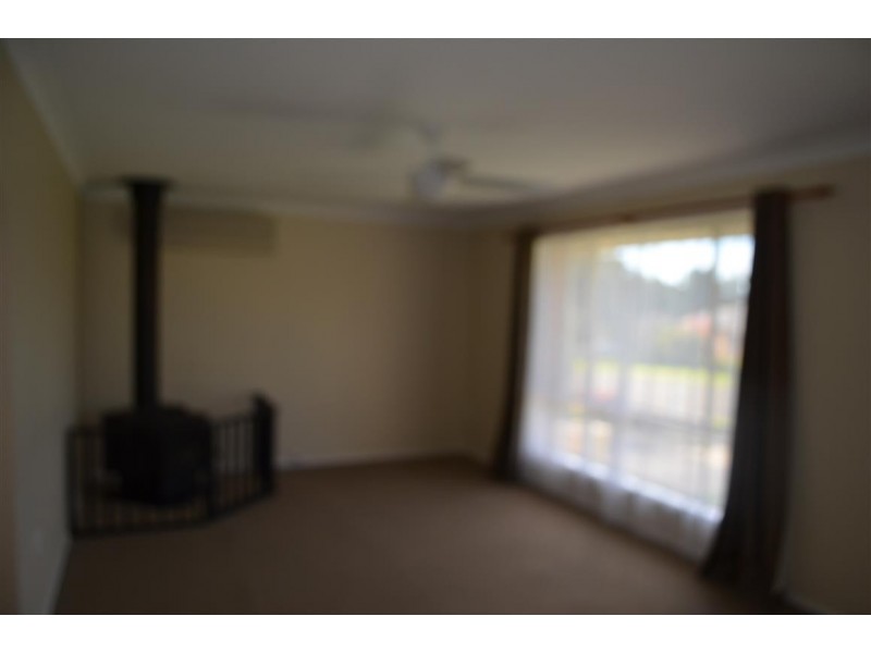11 Bottlebrush Drive, Tumut NSW 2720