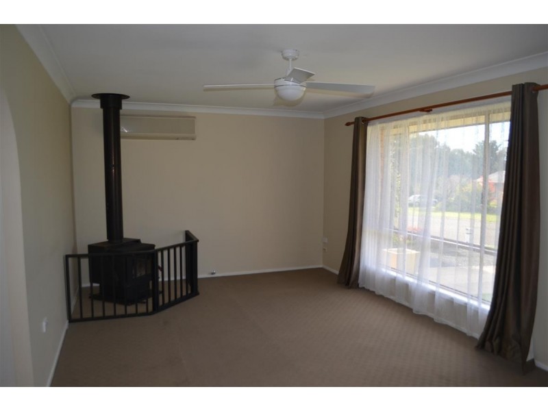 11 Bottlebrush Drive, Tumut NSW 2720